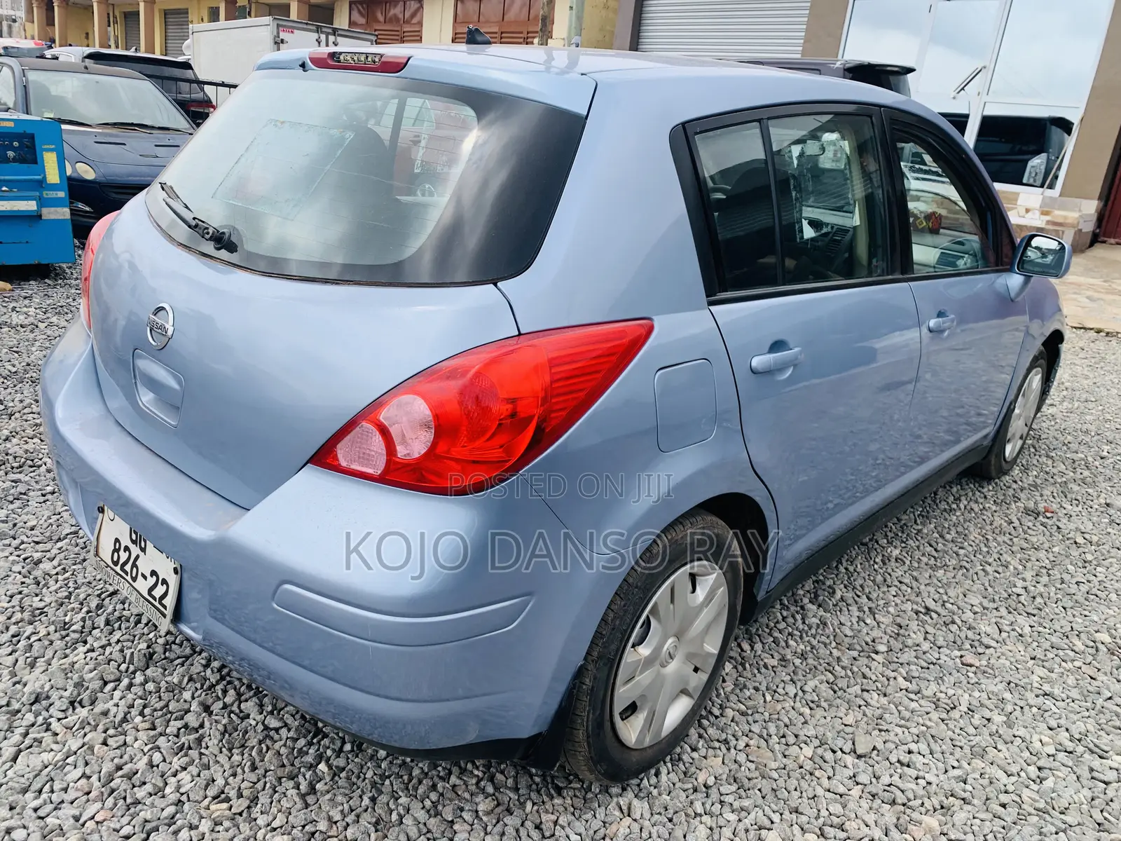 Nissan Versa 1.8 S Hatchback 2012 Blue