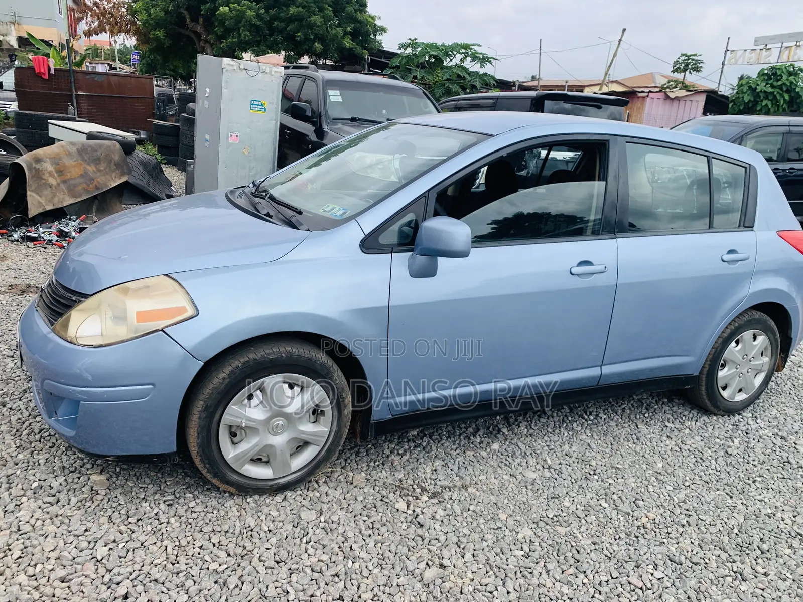 Nissan Versa 1.8 S Hatchback 2012 Blue