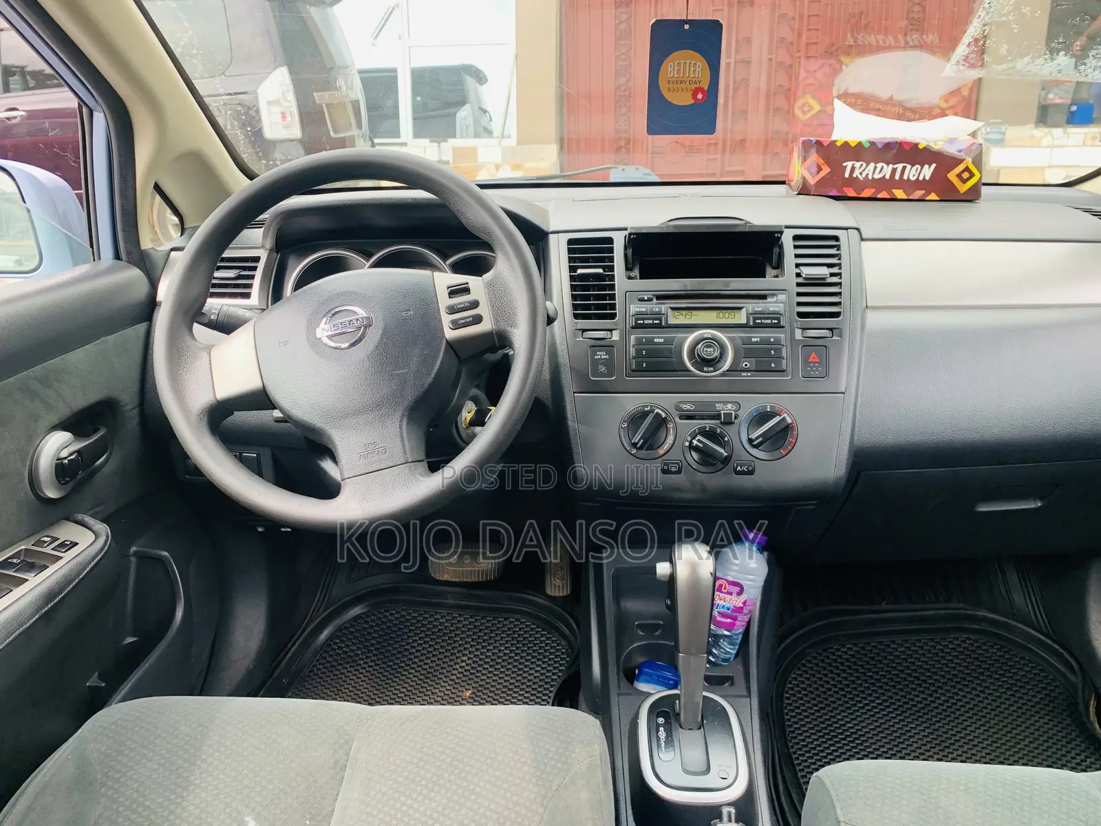 Nissan Versa 1.8 S Hatchback 2012 Blue