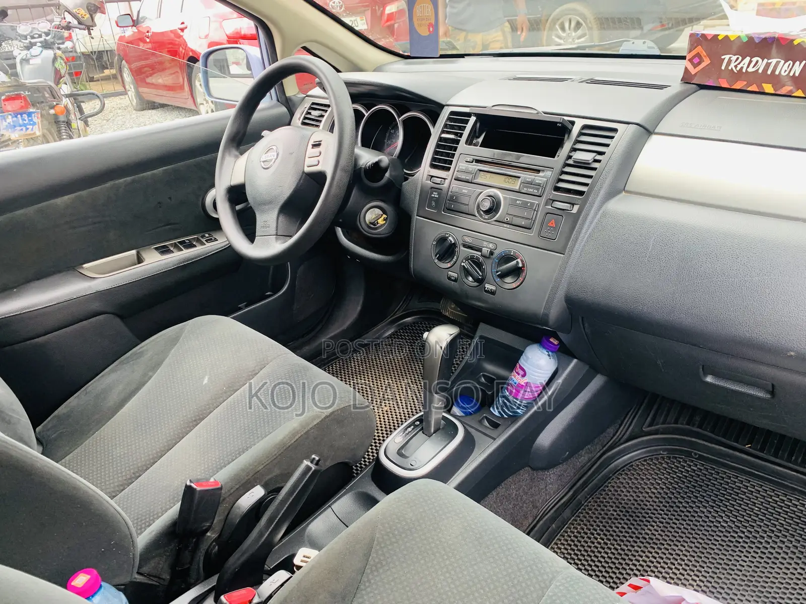 Nissan Versa 1.8 S Hatchback 2012 Blue
