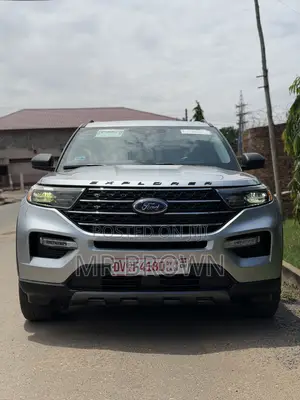 Ford Explorer XLT 2022 Silver