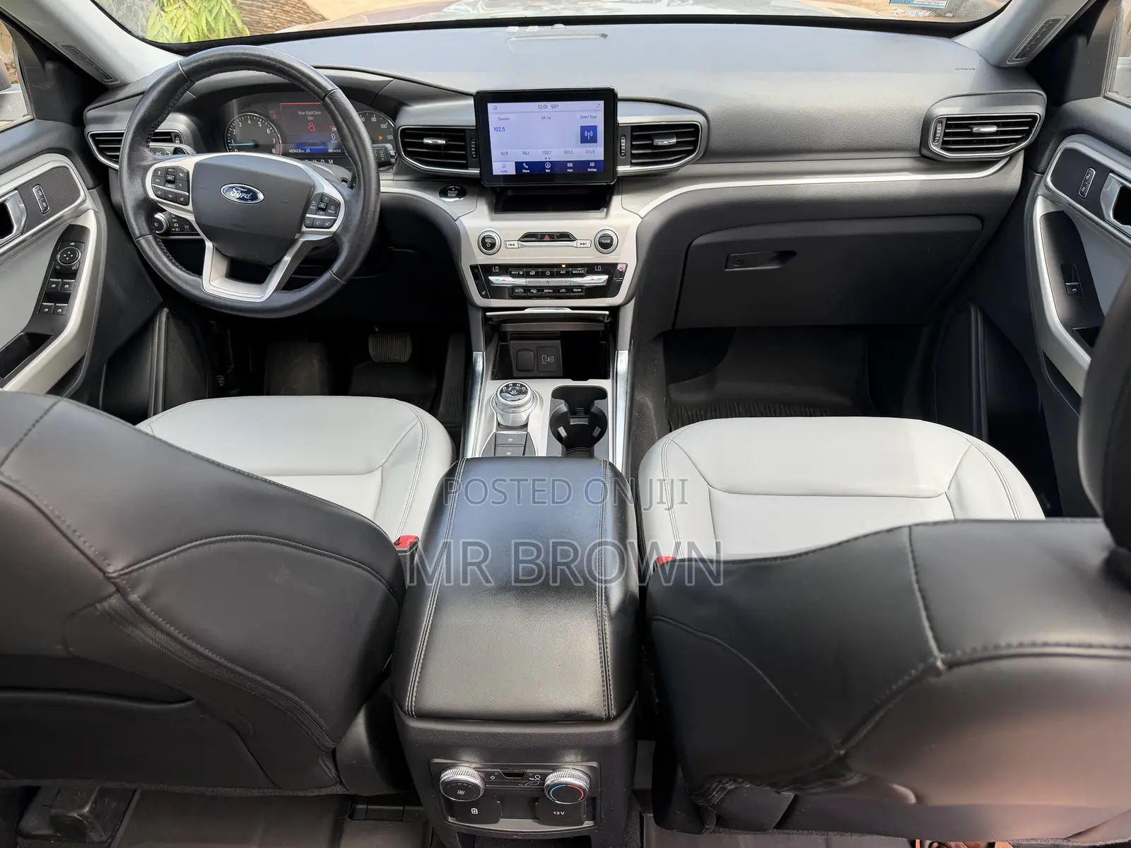 Ford Explorer XLT 2022 Silver