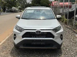 Toyota RAV4 XLE Premium AWD 2023 White