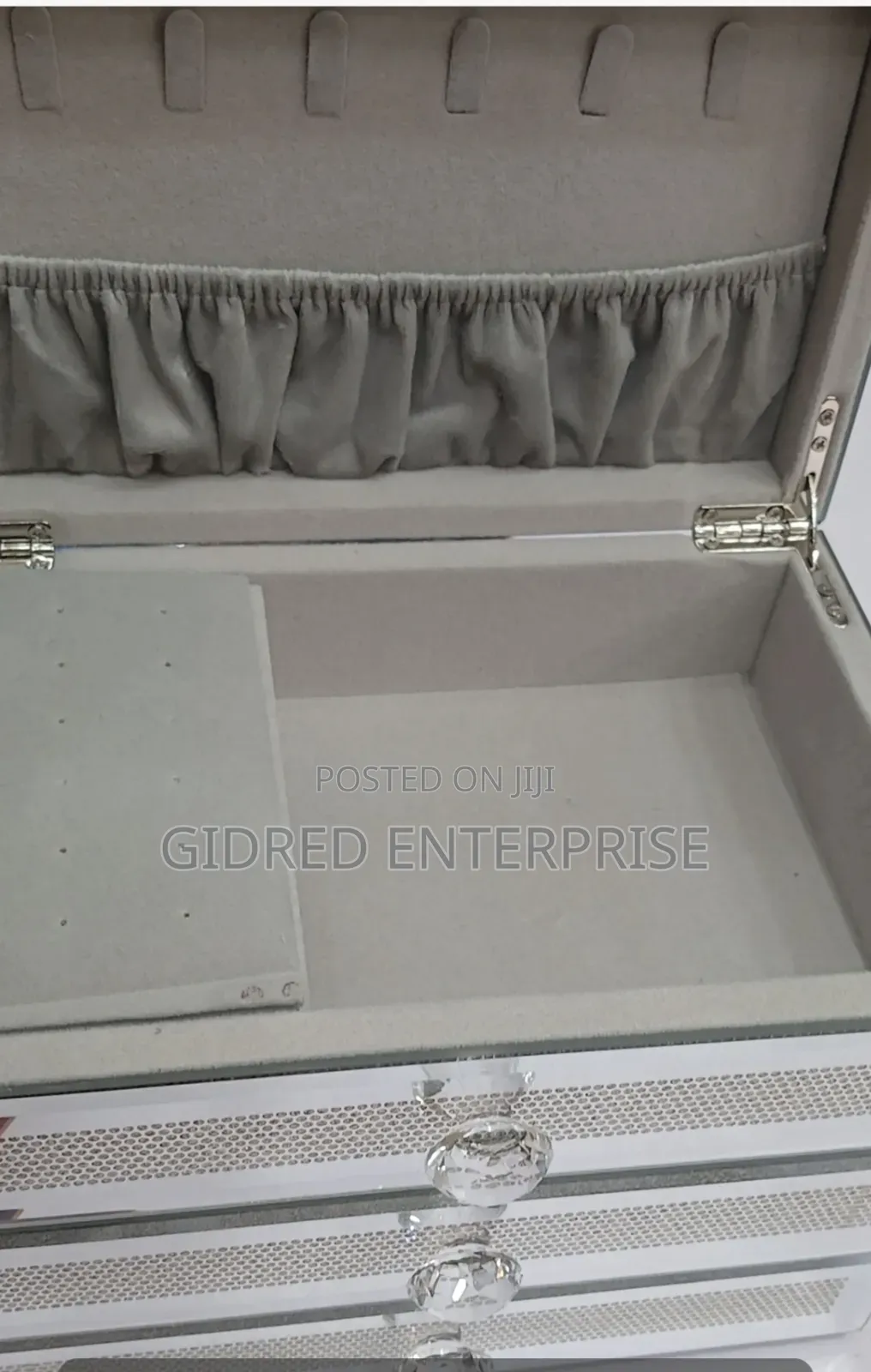 Wholesale and Retail of Quality Jewelry Organizer