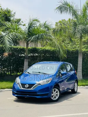 Nissan Versa 1.6 SV 2017 Blue