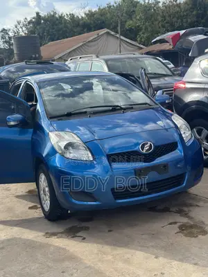 Toyota Vitz 1.0 FWD 5dr 2010 Blue