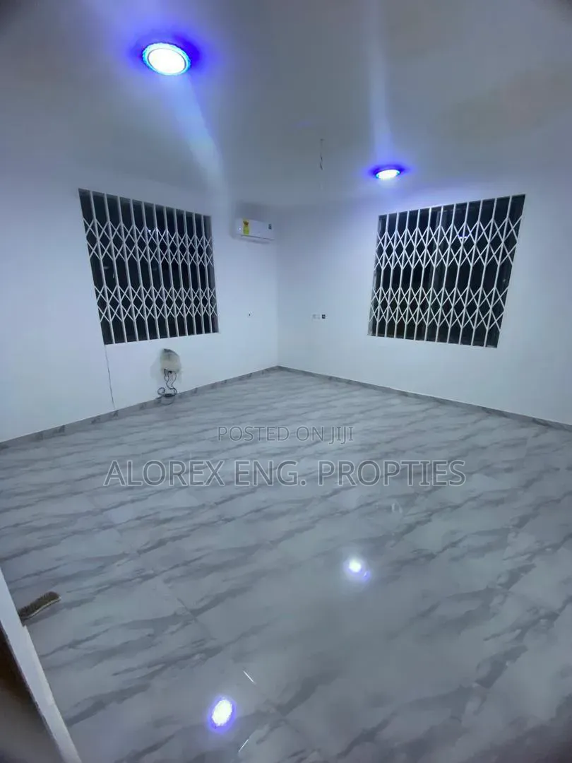 2bdrm Apartment in Amanfro, Castle Gate, Frafraha for rent