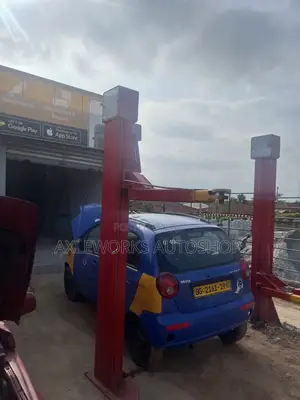 2-Post Car Lift (2.5-Ton)