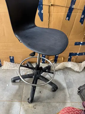 Adjustable Barbering / Saloon Chairs - Quality Seat