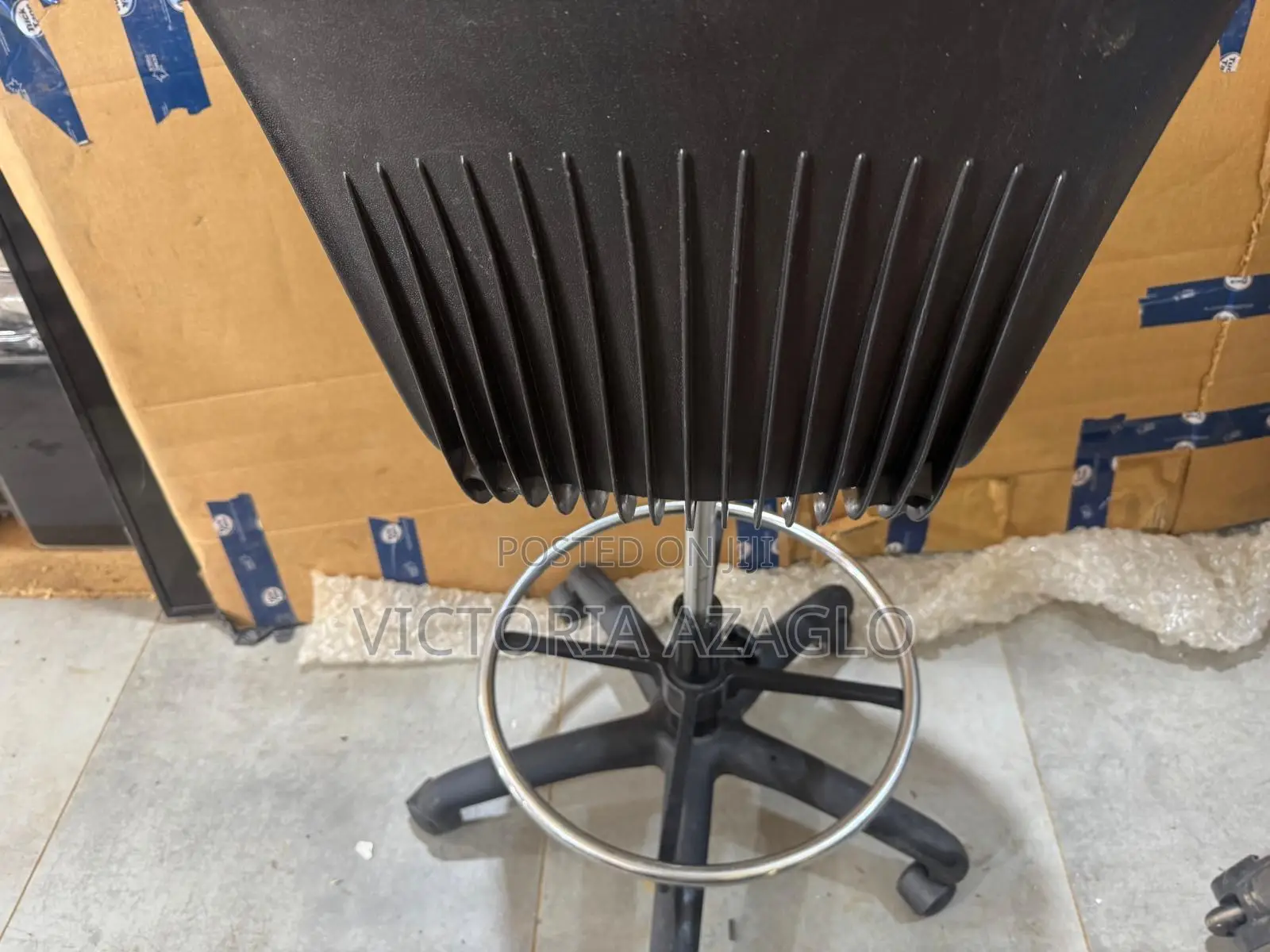 Adjustable Barbering / Saloon Chairs - Quality Seat