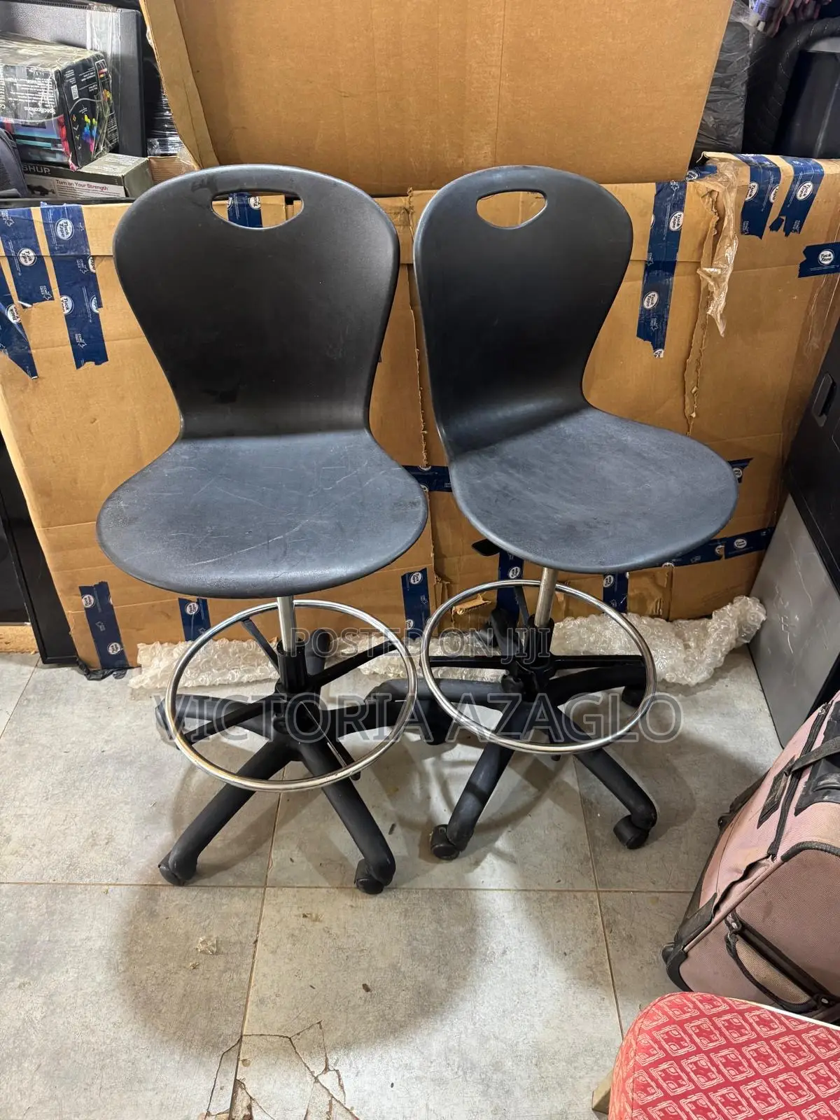 Adjustable Barbering / Saloon Chairs - Quality Seat
