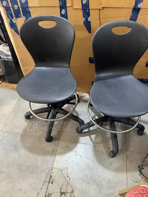 Adjustable Barbering / Saloon Chairs - Quality Seat
