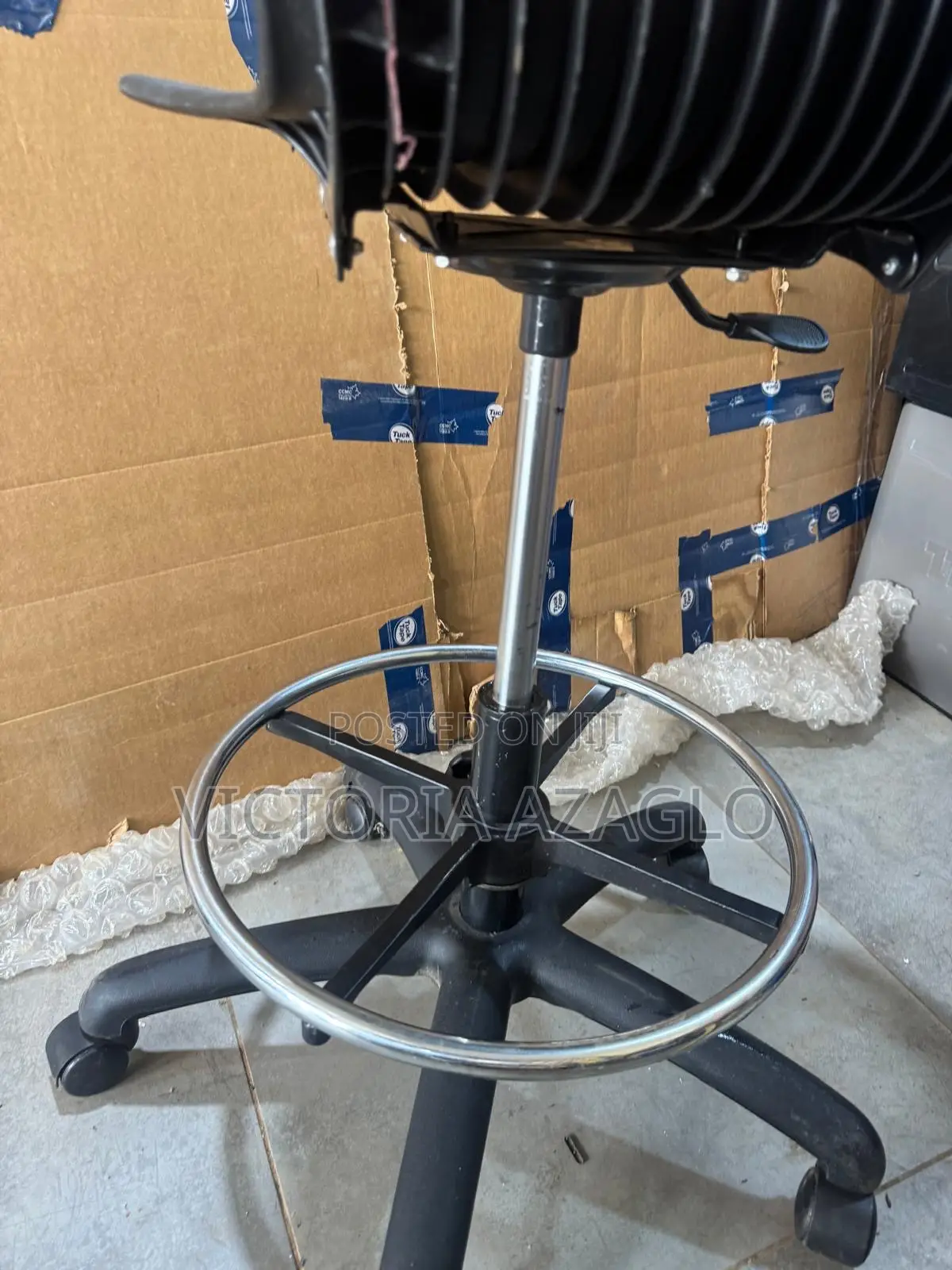 Adjustable Barbering / Saloon Chairs - Quality Seat