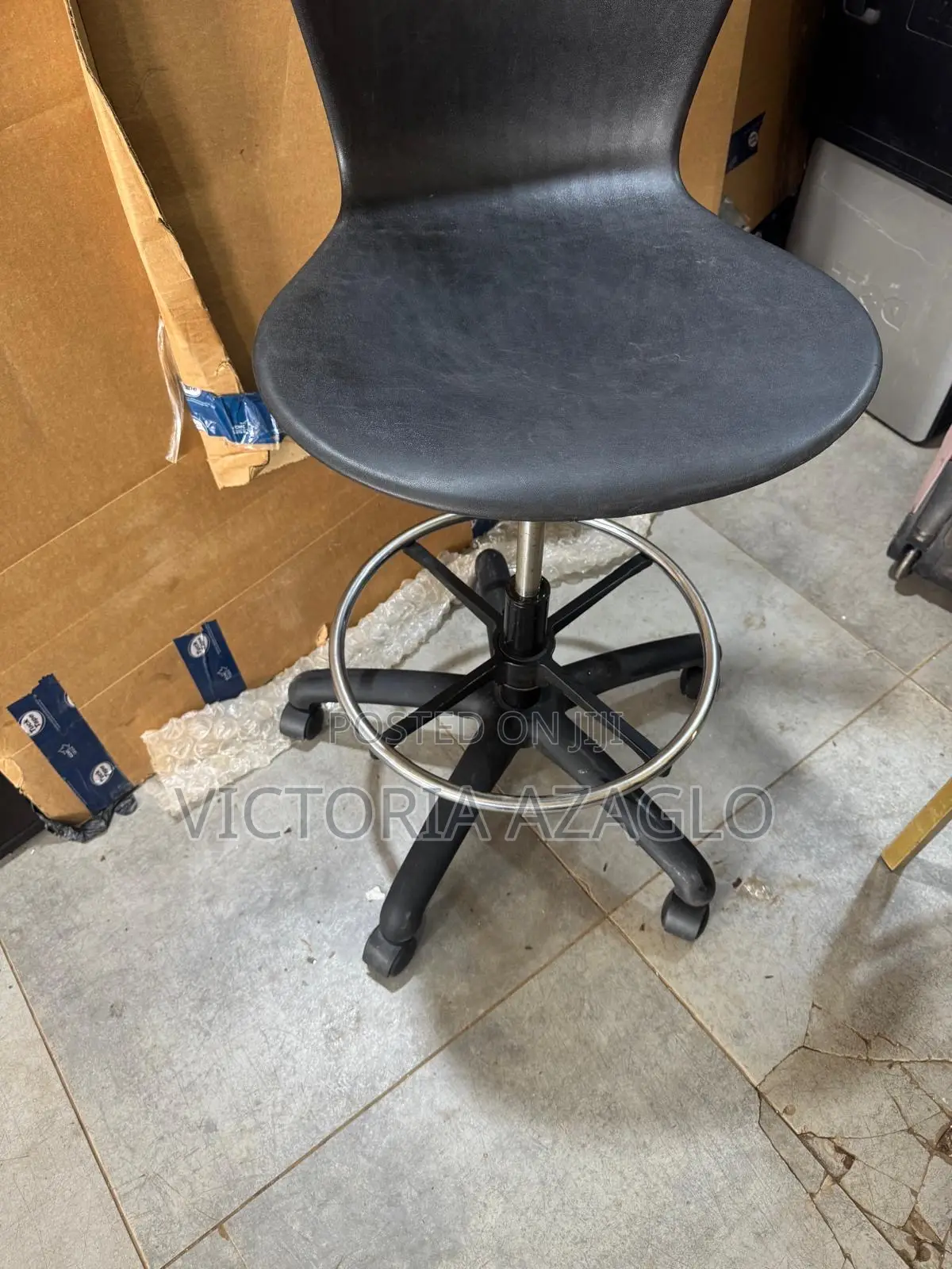 Adjustable Barbering / Saloon Chairs - Quality Seat