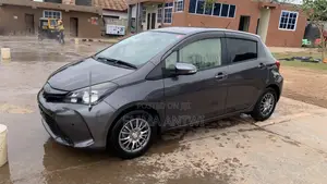 Toyota Vitz 1.3 FWD 5dr 2015 Gray