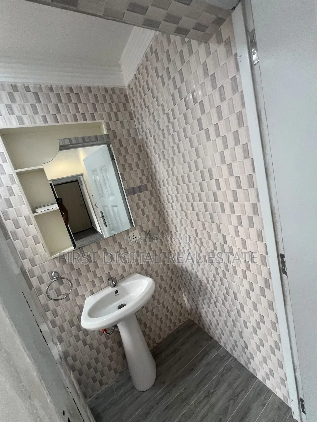 Single Room Self Contain for Rent Broadcasting