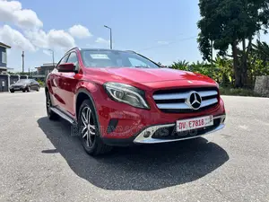 Mercedes-Benz GLA 250 2015 Red