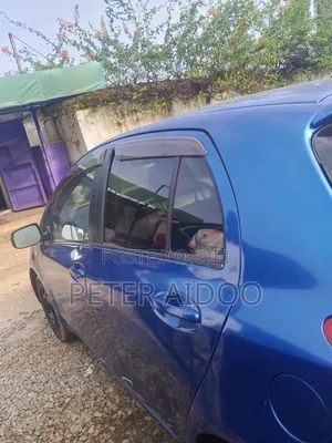 Toyota Yaris 2010 Blue