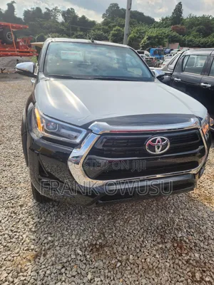 New Toyota Hilux 2025 Black