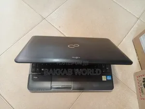 Laptop Fujitsu 4GB Intel Core i3 HDD 320GB