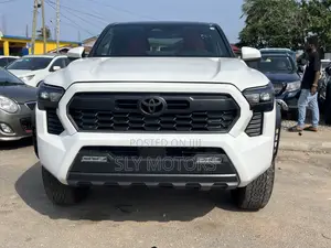 Toyota Tacoma 2024 White