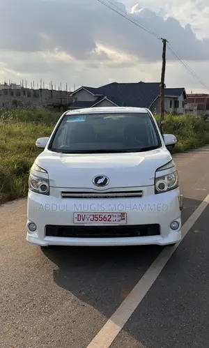 Toyota Voxy 2011 White
