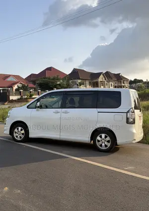 Toyota Voxy 2011 White
