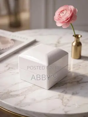 Beautiful Glossy White LED Ring Box /Case