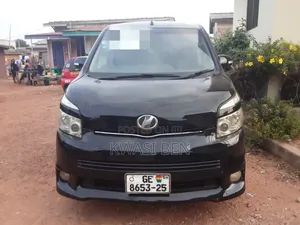 Toyota Voxy 2013 Black