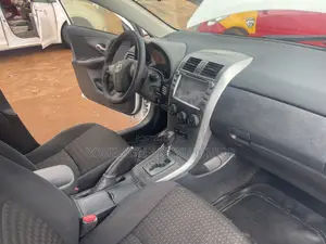 Toyota Corolla LE 4dr Sedan (1.8L 4cyl 4A) 2012 White