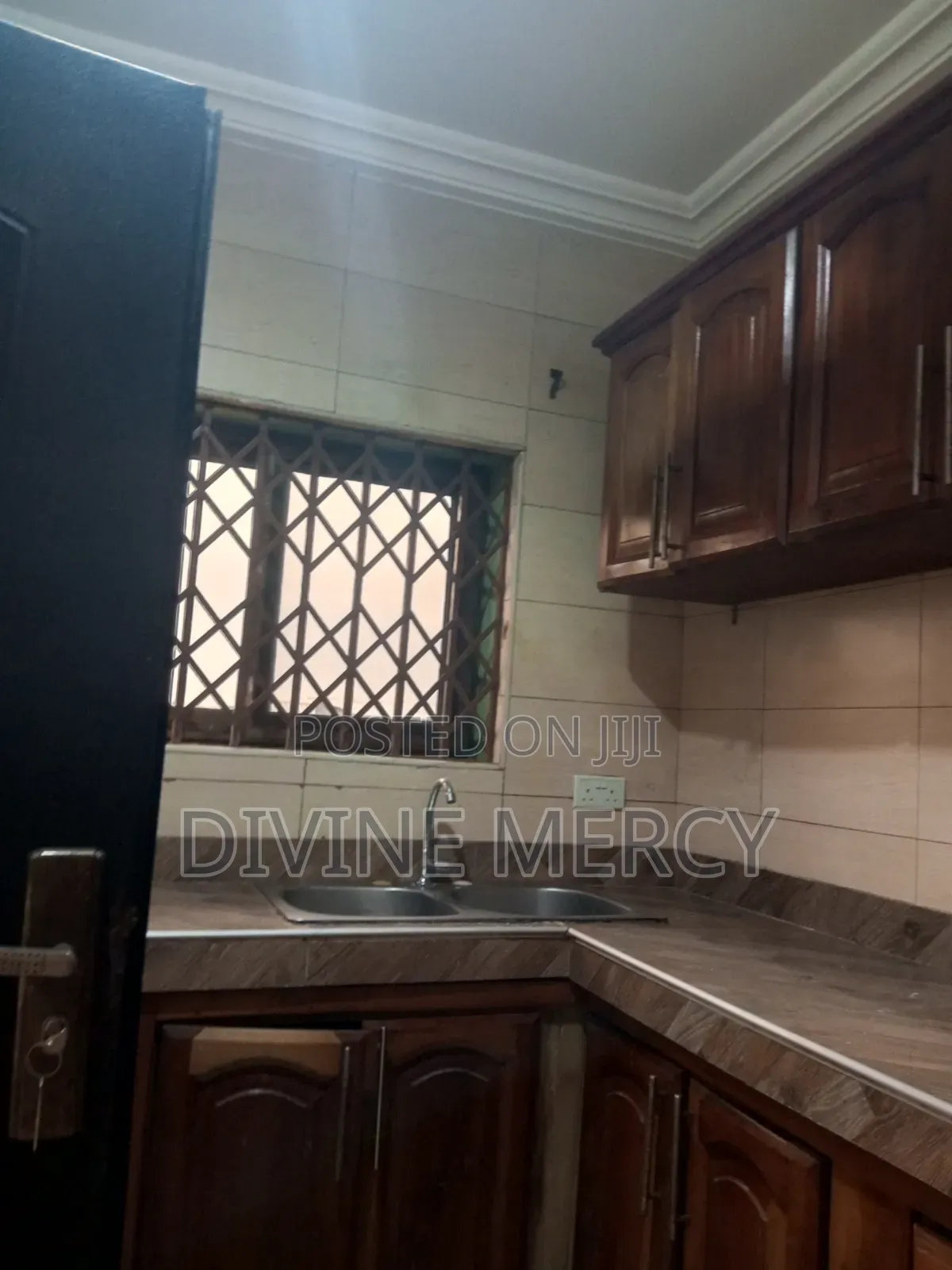 1bdrm Apartment in Adade, Awutu Senya East Municipal for rent