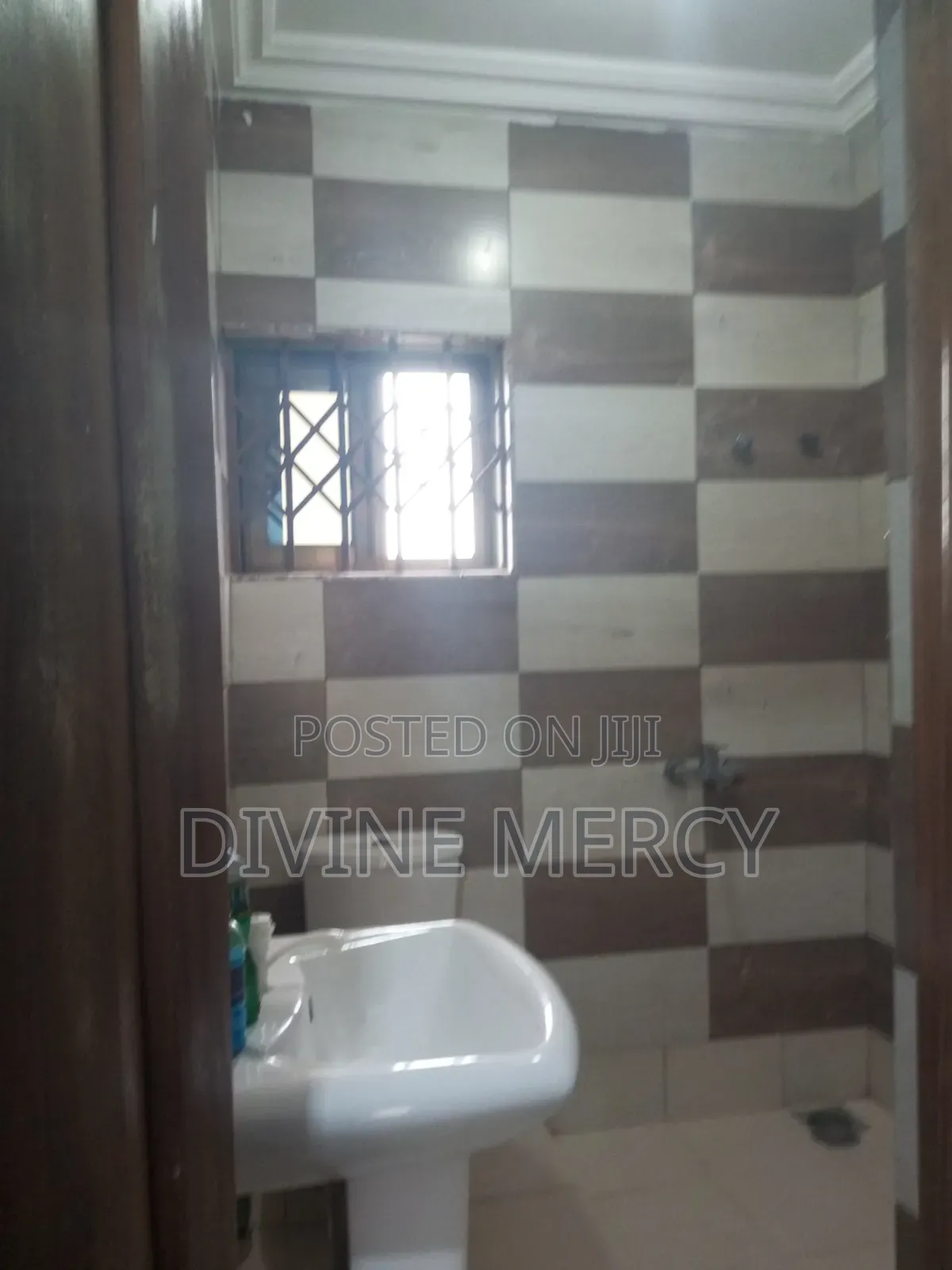 1bdrm Apartment in Adade, Awutu Senya East Municipal for rent
