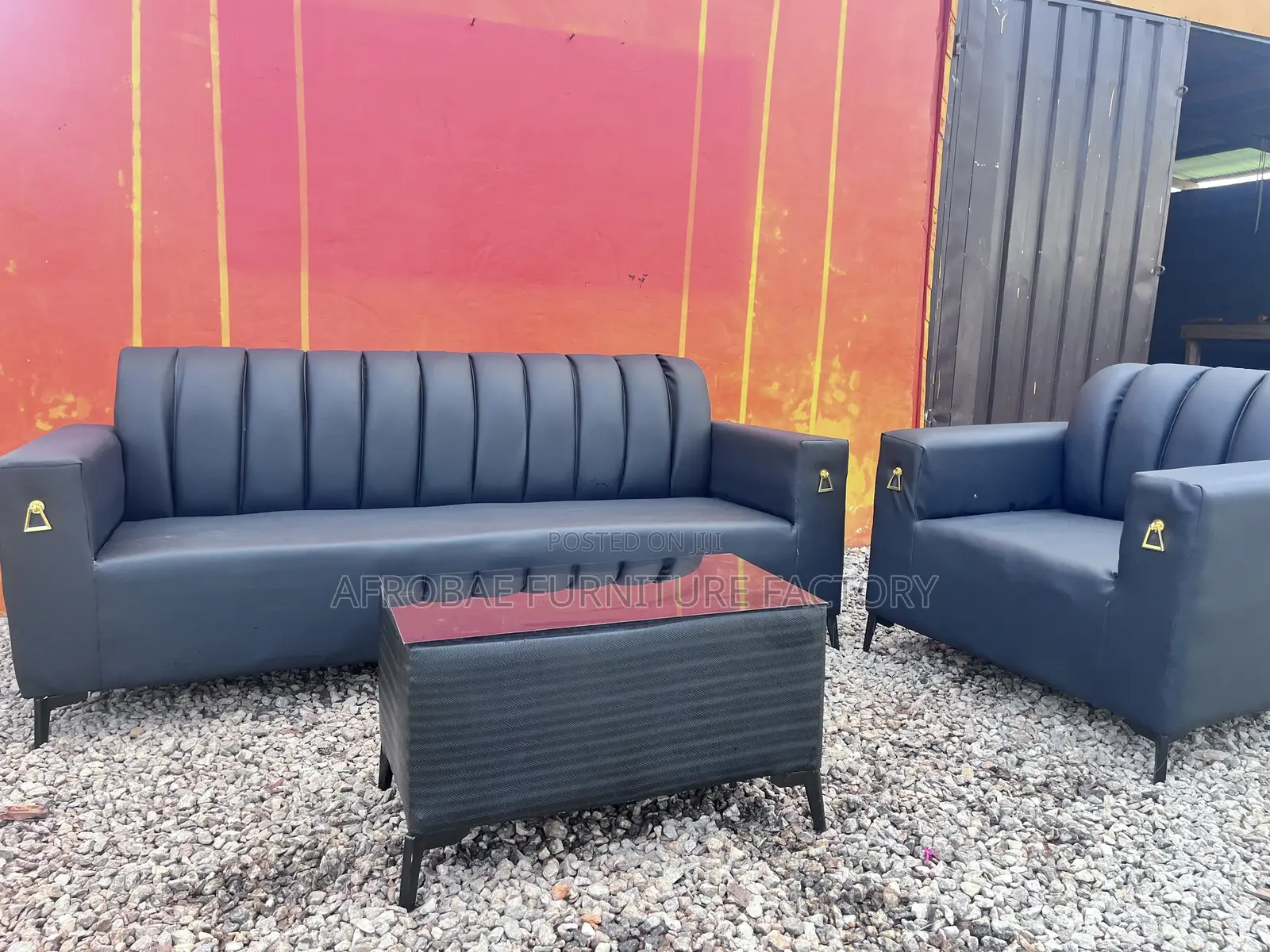 Quality and Spacious Sofa Chairs