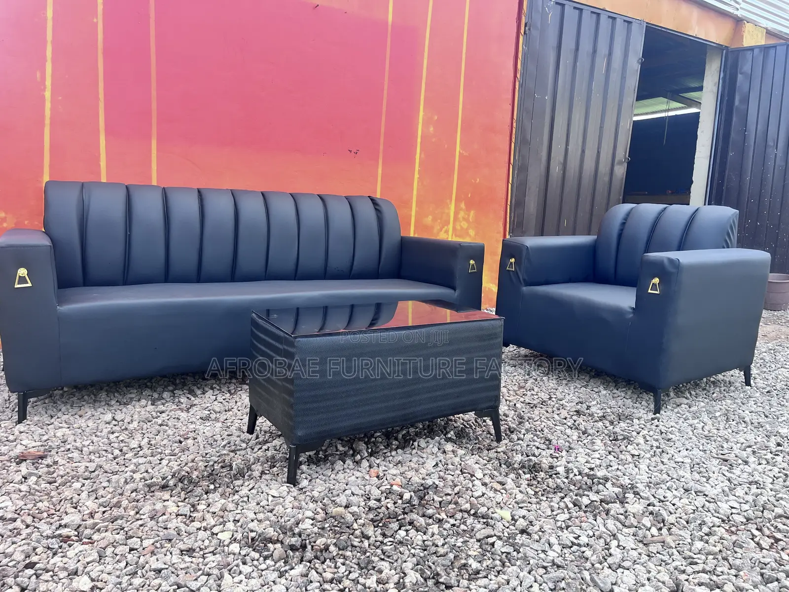 Quality and Spacious Sofa Chairs