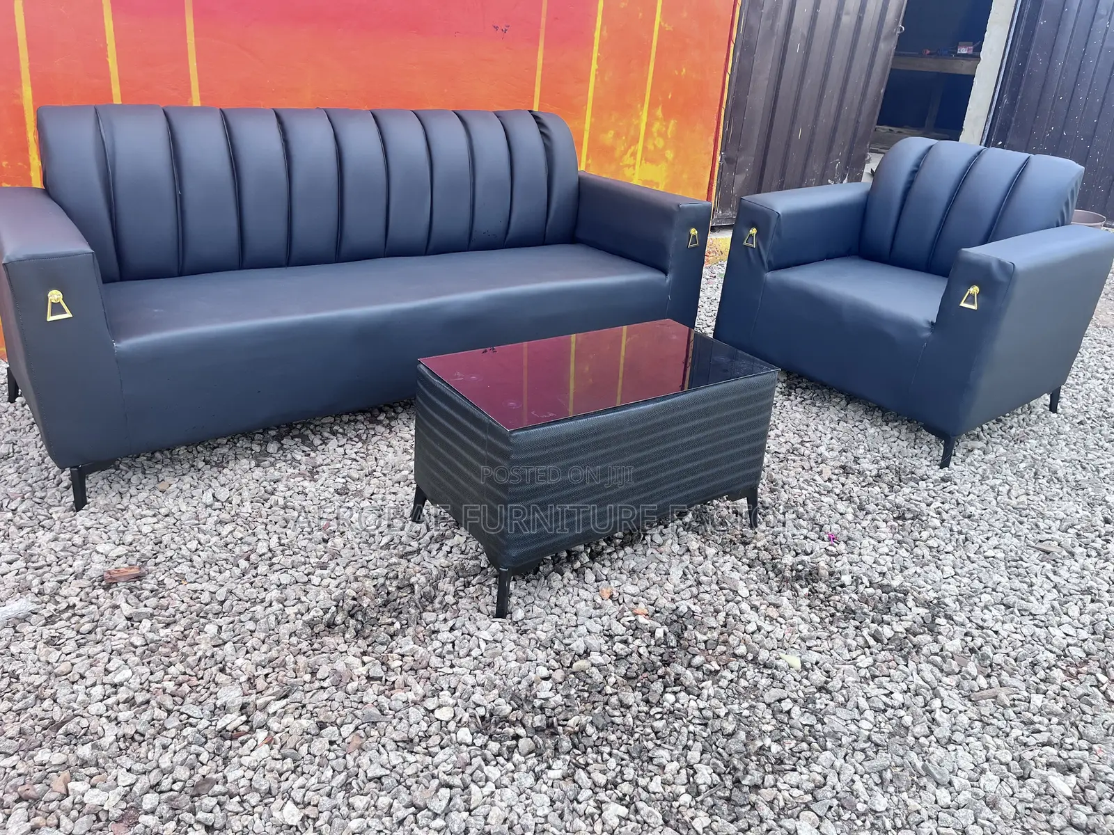 Quality and Spacious Sofa Chairs