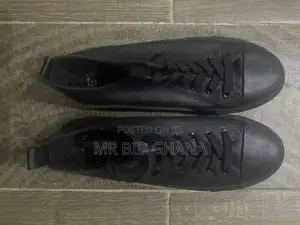 Women’s All-Black Low-Top Sneakers – UK 8 / EU 41