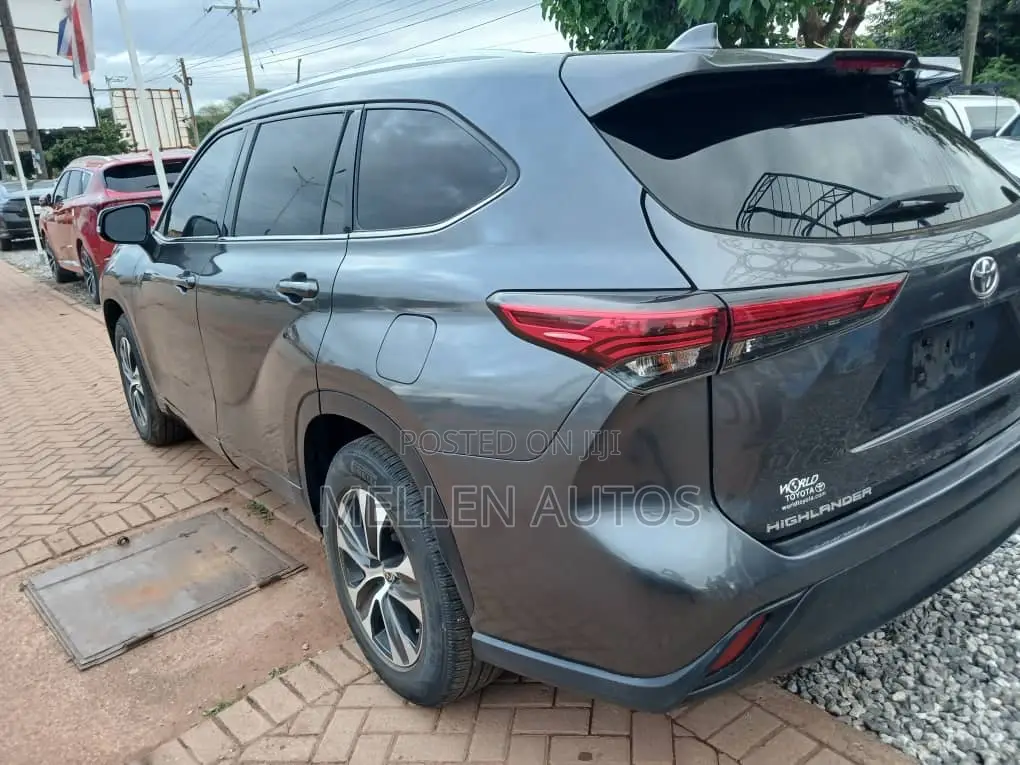 Toyota Highlander XLE 2021