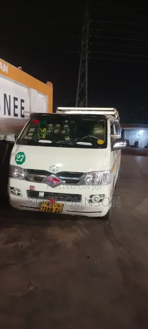 Toyota HiAce 2013 White
