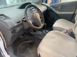 Toyota Vitz 2010 White