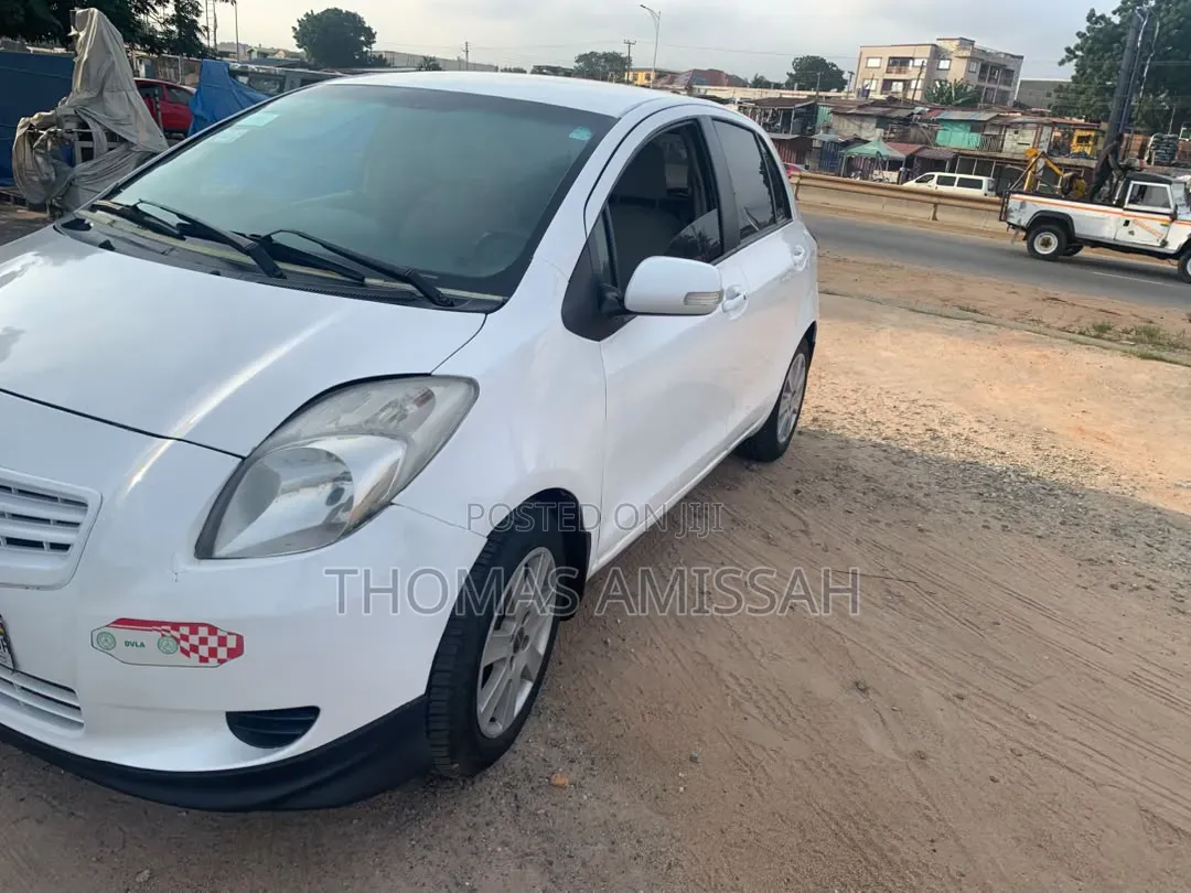 Toyota Vitz 2010 White
