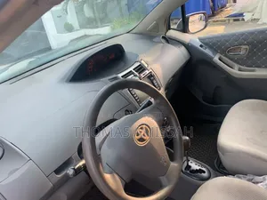 Toyota Vitz 2010 White