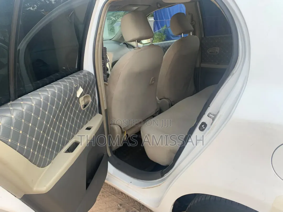 Toyota Vitz 2010 White