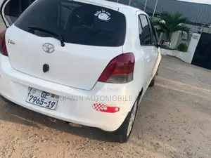 Toyota Vitz 2010 White
