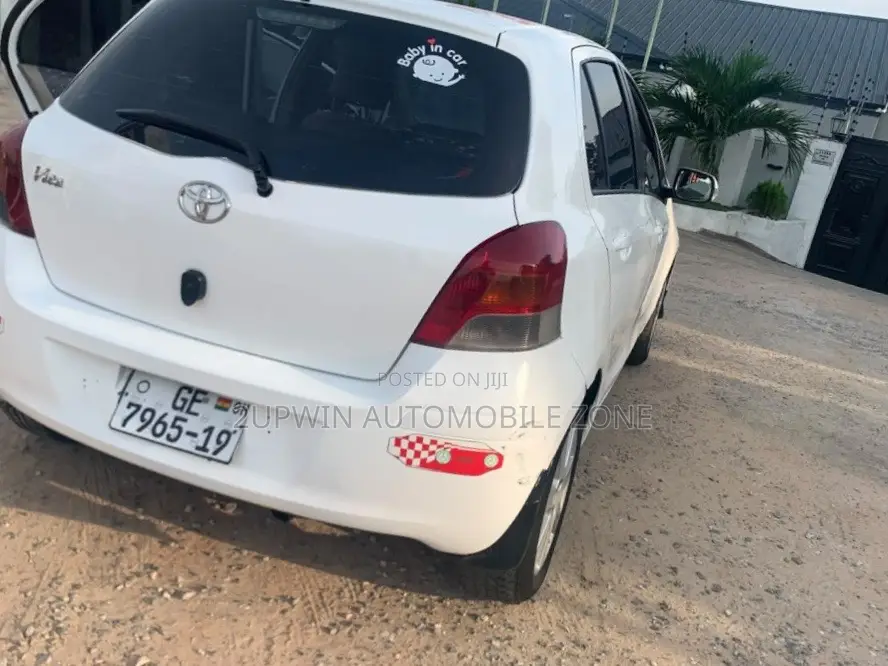 Toyota Vitz 2010 White