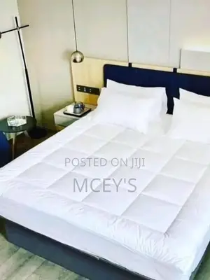 Quality King Size Mattress Topper in White