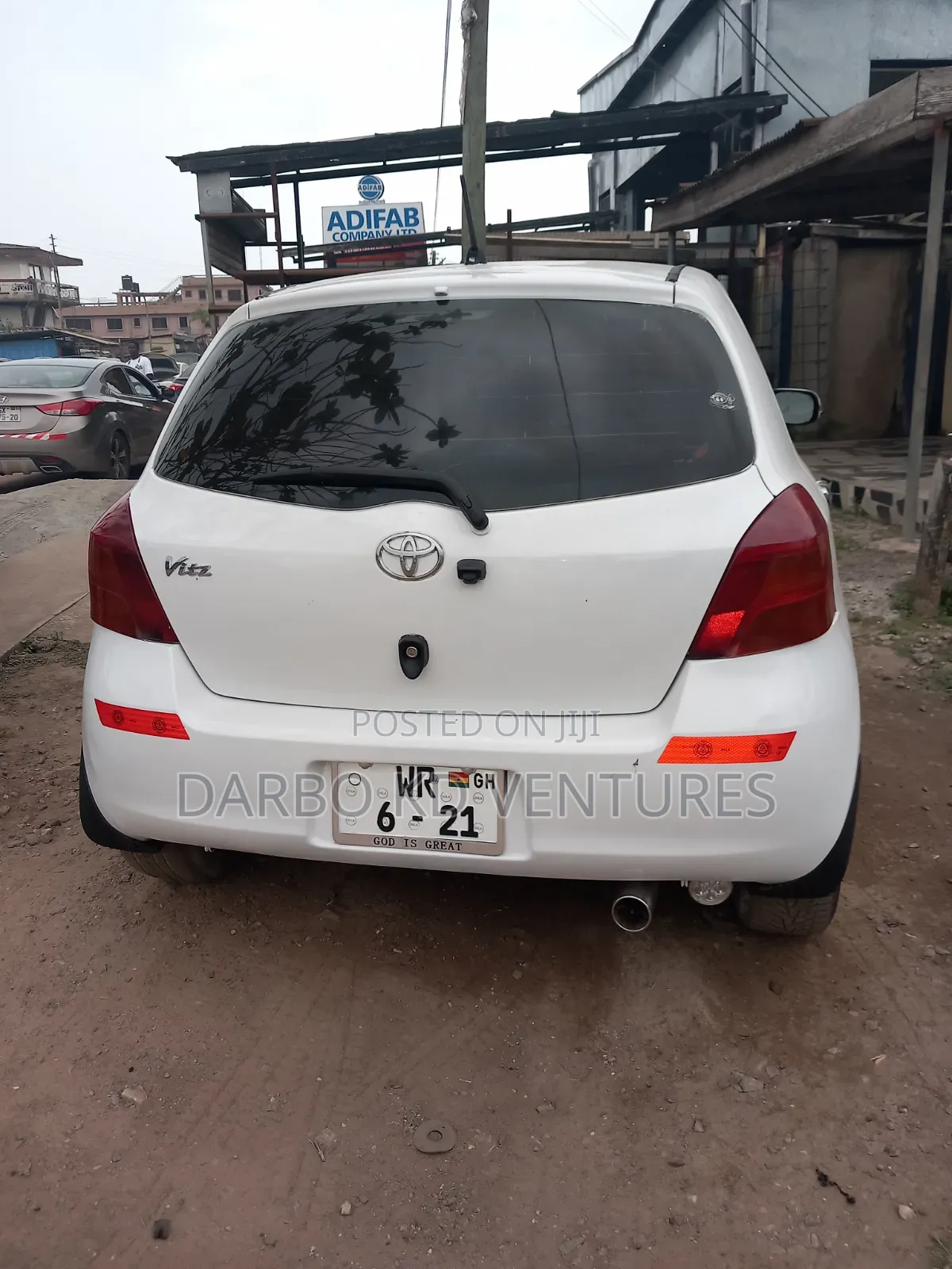 Toyota Vitz 2010 White