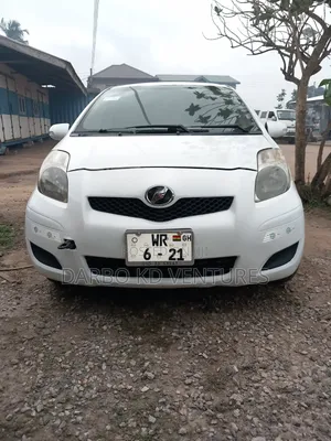 Toyota Vitz 2010 White