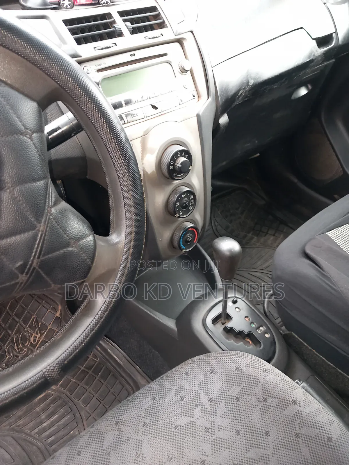 Toyota Vitz 2010 White