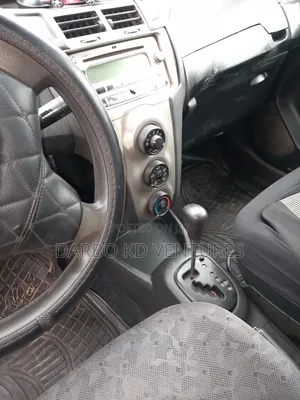 Toyota Vitz 2010 White