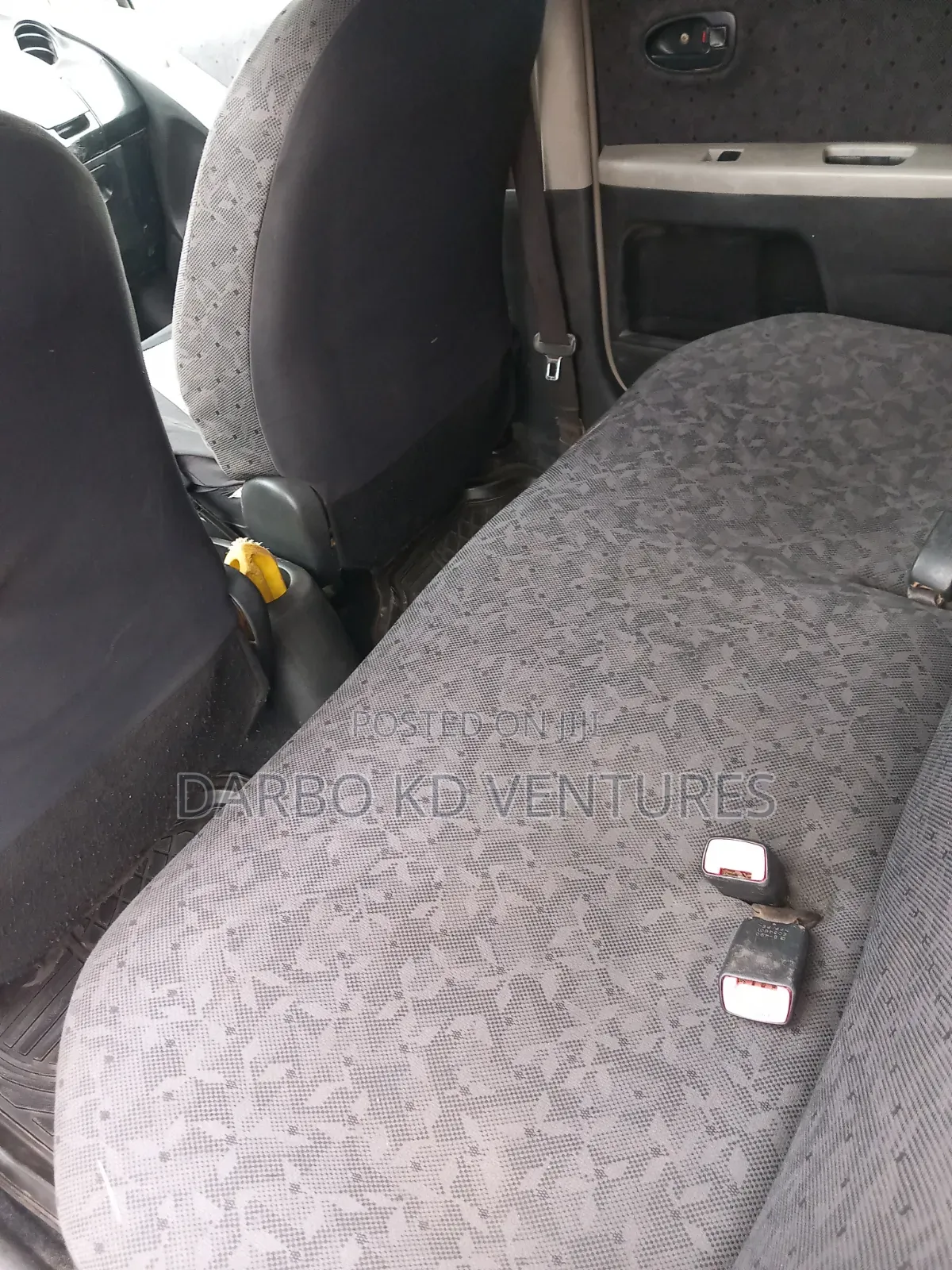 Toyota Vitz 2010 White